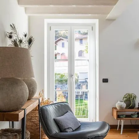 Torre Di Castelli - By Lovecomo * מנאג'יו